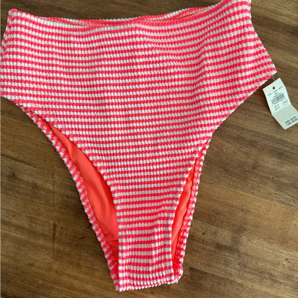 A&E bottoms size small
